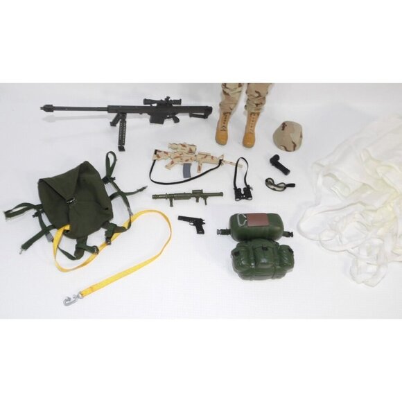 G.I.JOE action figure 11" doll with parachute, backpacks & weapons HASBRO 1996 - Picture 2 of 4